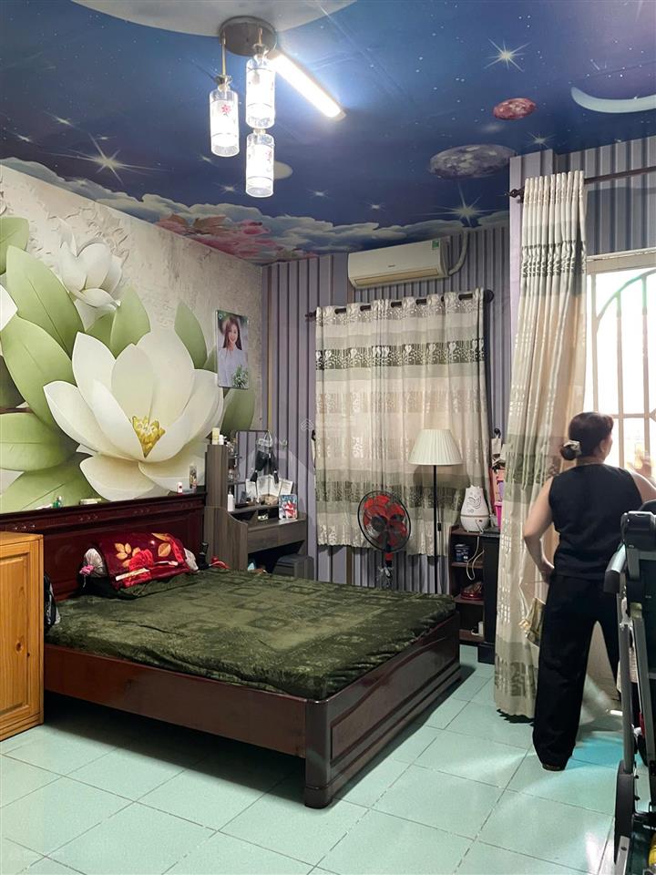 Bán nhà hxh cách lotte quận 7 500m, 1 trệt 2 lầu, mới đẹp, khu dân trí cao, sổ hồng giá 7 tỷ