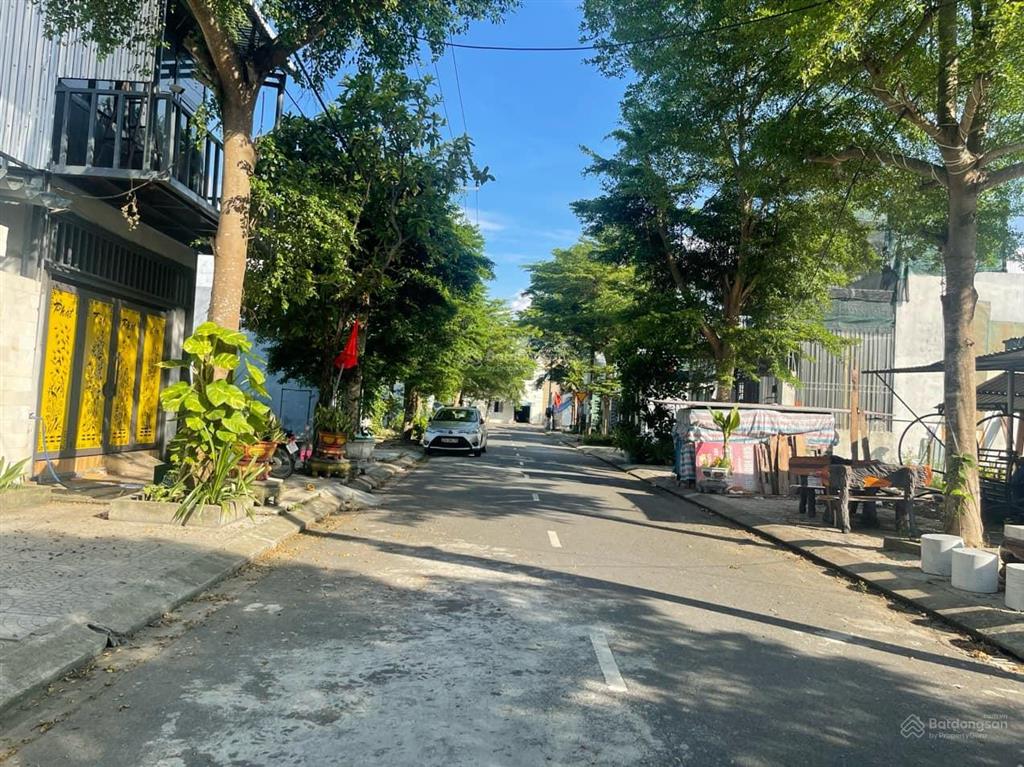 Cần tiền bán lô đất 168m2 đường 27m, gần chợ và làng đại học, giá 3,35 tỷ (sổ hồng)