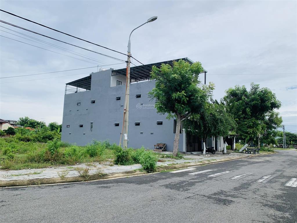 Cần tiền bán lô đất 168m2 đường 27m, gần chợ và làng đại học, giá 3,35 tỷ (sổ hồng)