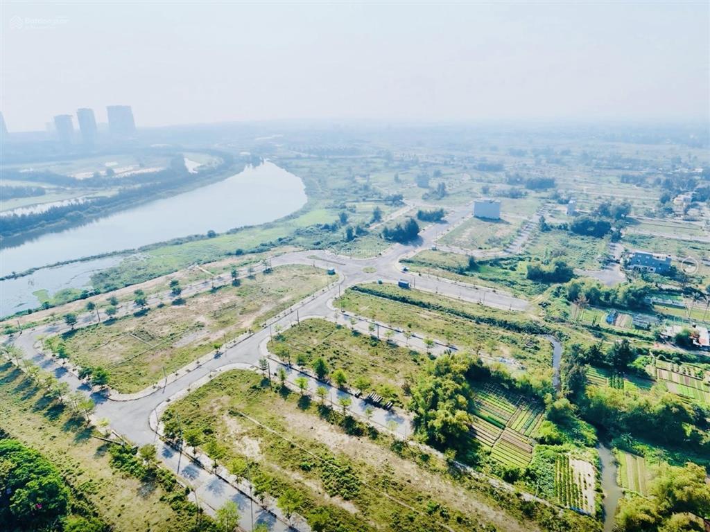 Hạ giá bán nhanh lô 171,5m2 ngang 7m đất gần fpt, sổ đỏ sẵn công chứng ngay, giá 3,7 tỷ
