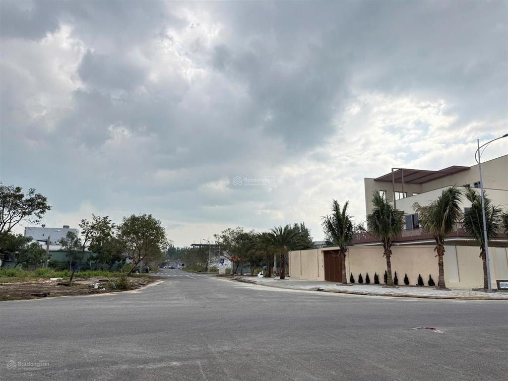 Gánh nặng ngân hàng! bán lô góc view công viên 81,5m2, sát vách fpt, giá 3,75 tỷ