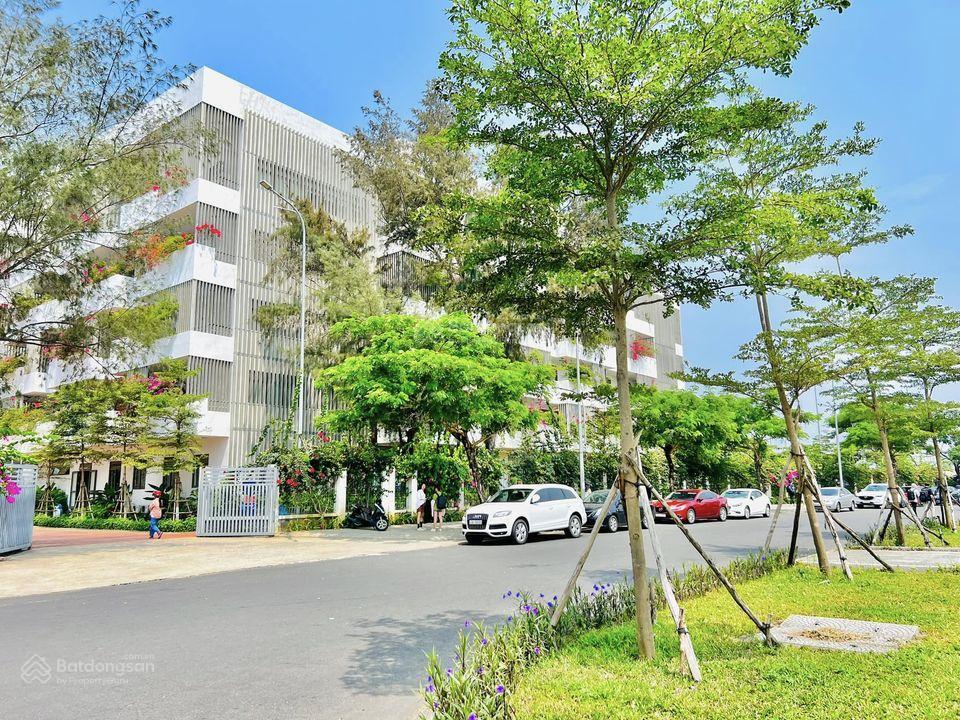 Hạ giá bán nhanh! nhà thô 2,5 tầng trục chính shophouse fpt, 6,65 tỷ