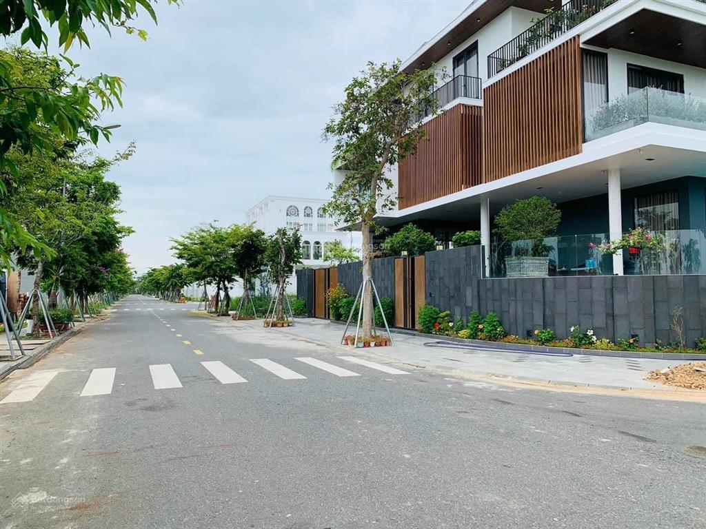 Cần bán gấp lô đất 10x29=290m2, đường rộng 34m văn tiến dũng, sát đh fpt, giá 8 tỷ (sổ hồng)
