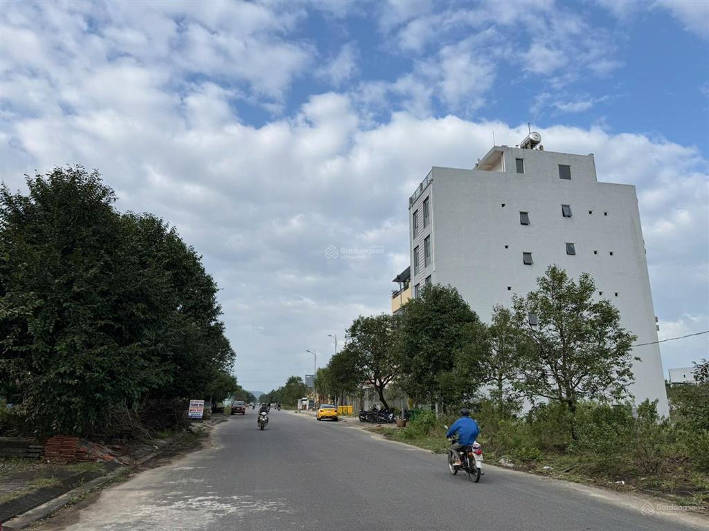 Bán đất 139,5m2 đường qh 23m25 trịnh hoài đức cách đại học fpt chỉ 300m  giá 4,6 tỷ (sổ hồng)