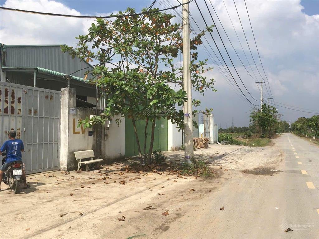 Bán kho xưởng 400m2. mặt tiền nhựa. hóc môn gần vành đai 3