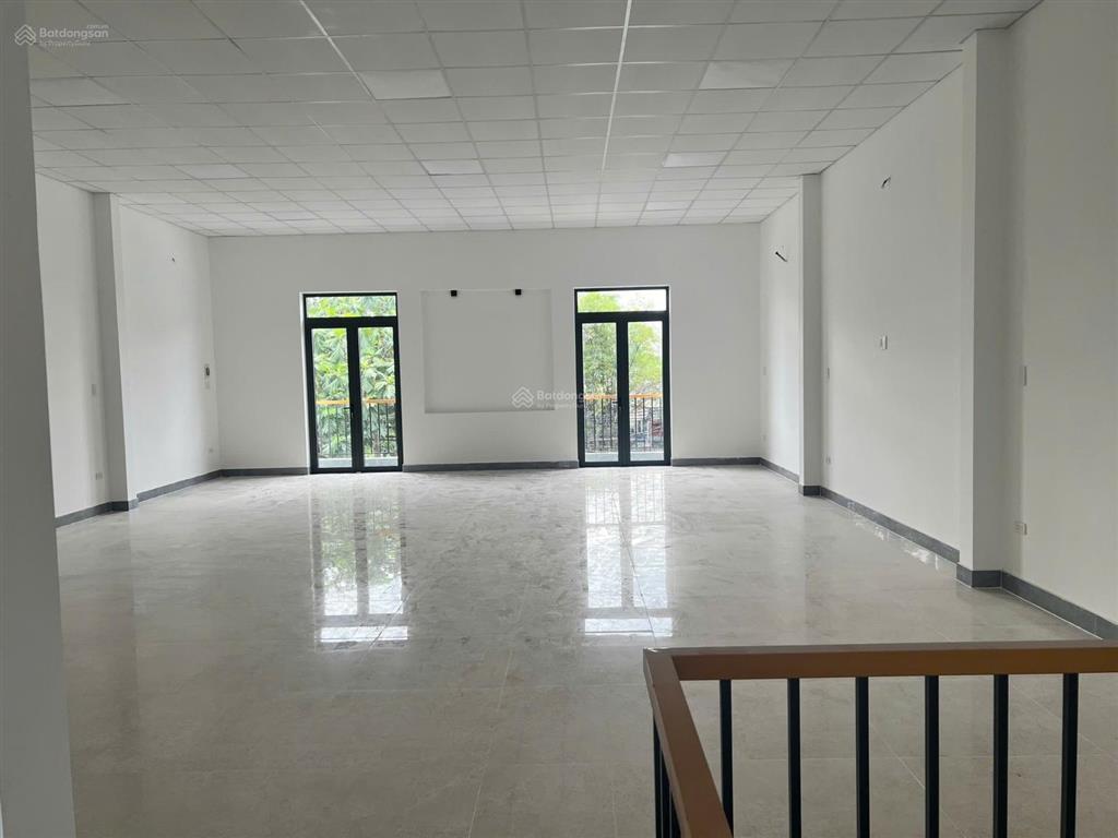 Bán xưởng dt đất 212m2. xây dựng lầu trệt 350m2 sàn. phan văn hớn, bà điểm