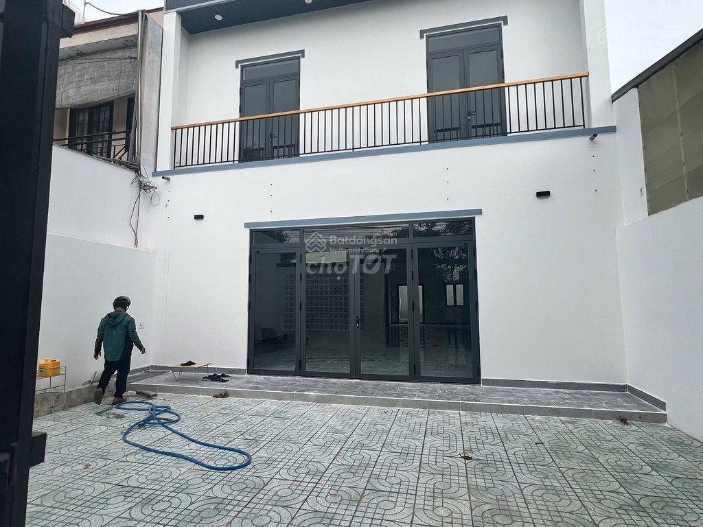 Bán xưởng dt đất 212m2. xây dựng lầu trệt 350m2 sàn. phan văn hớn, bà điểm