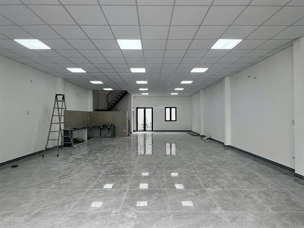 Bán xưởng dt đất 212m2. xây dựng lầu trệt 350m2 sàn. phan văn hớn, bà điểm