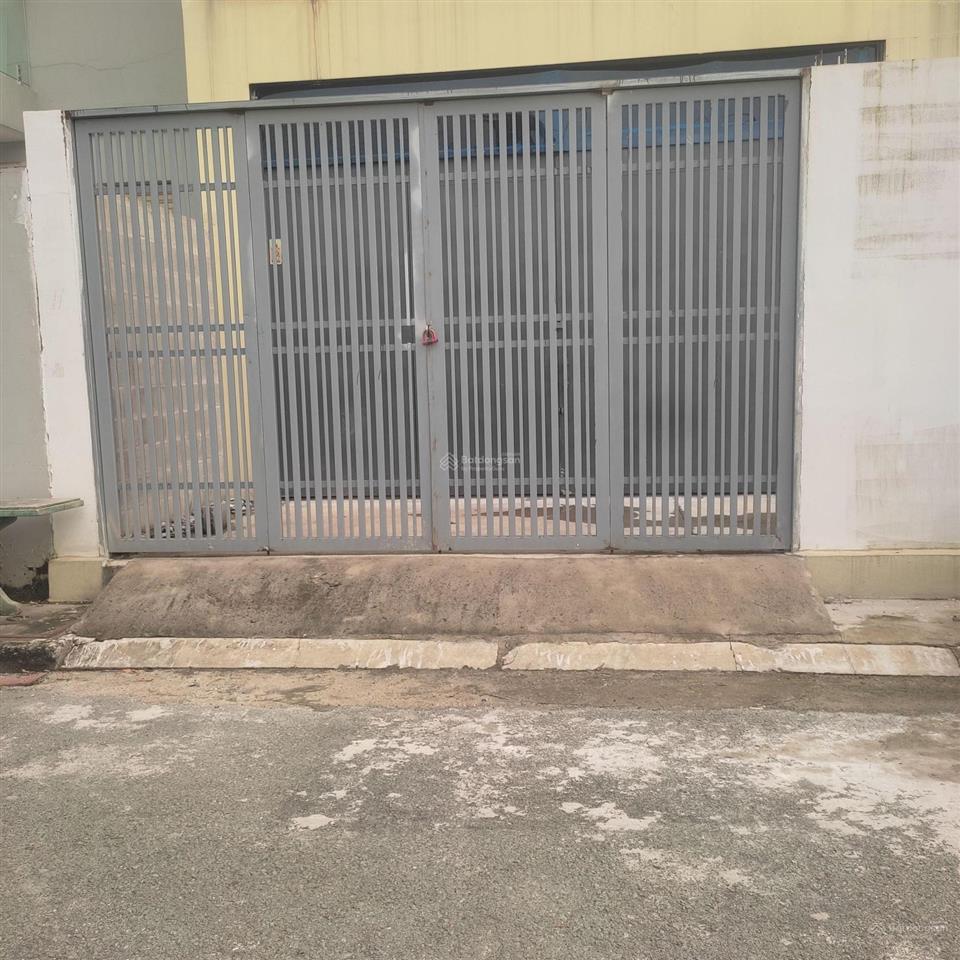 Bán xưởng dt sử dụng 400m2. đất full thổ. lê thị kim, xts hóc môn