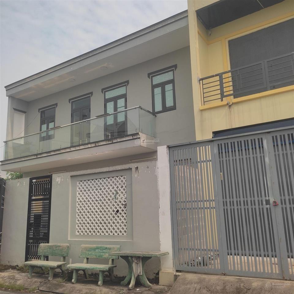 Bán xưởng dt sử dụng 400m2. đất full thổ. lê thị kim, xts hóc môn