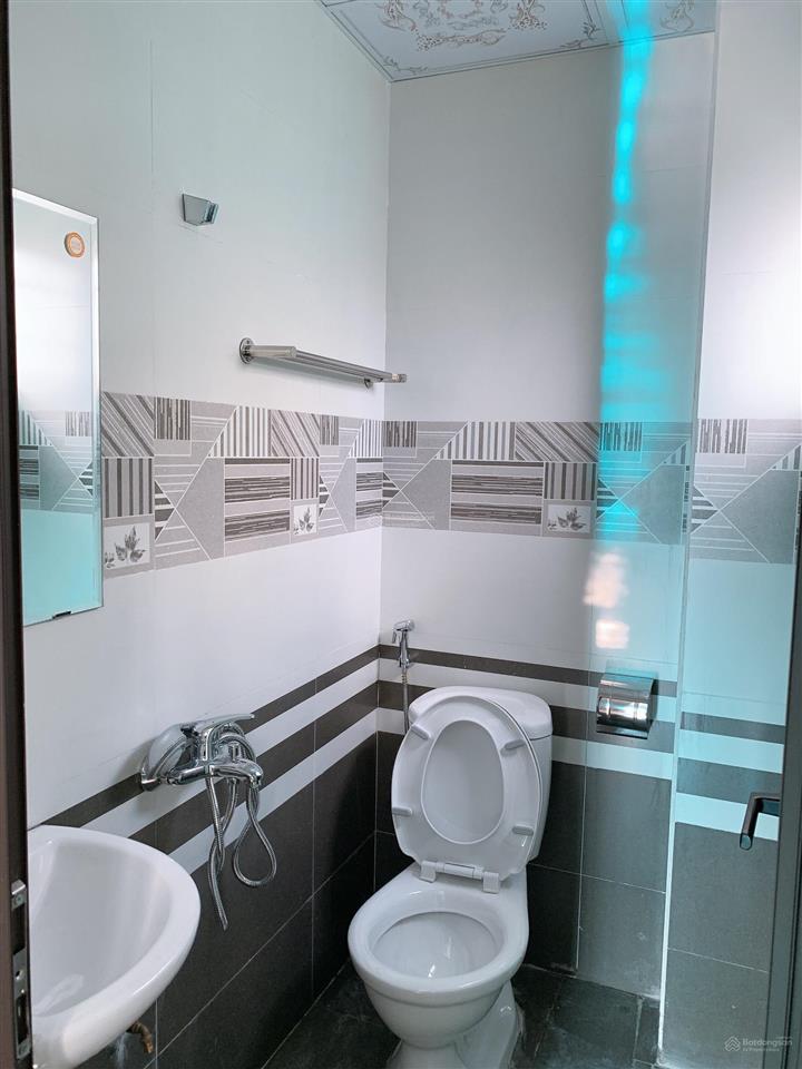 Chính chủ cho thuê căn hộ 1 khách 1 ngủ tại đình thôn 40m2, ban công thoáng mát ở được luôn