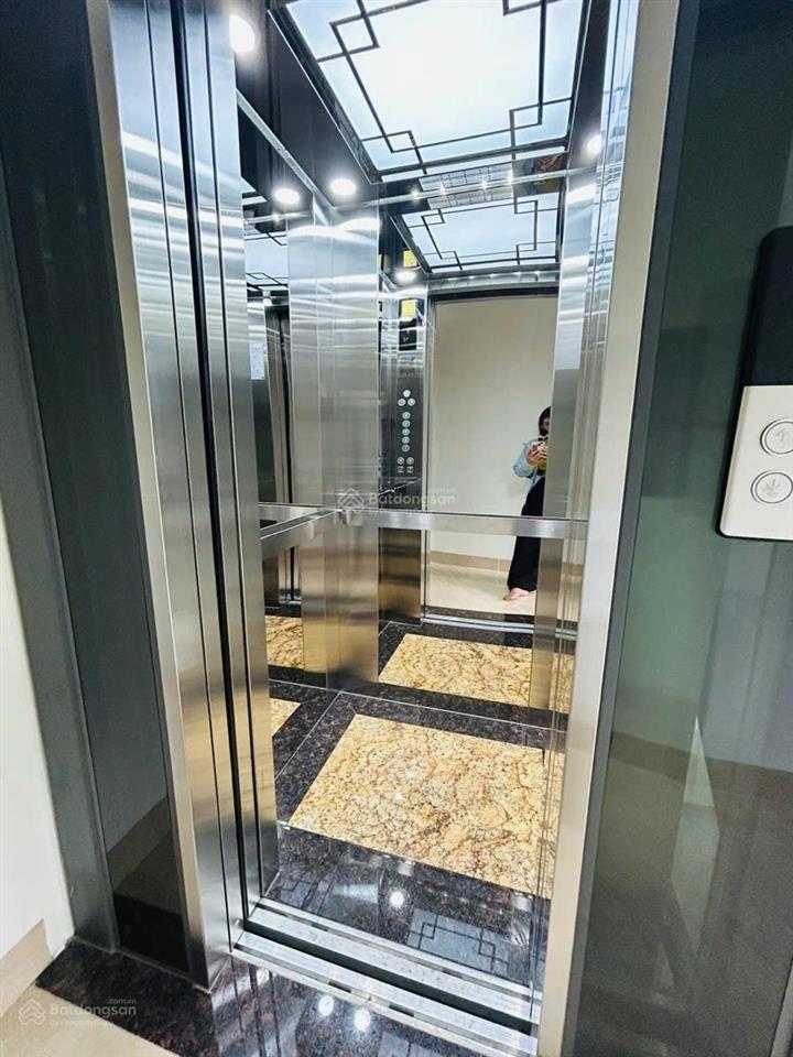 Vip cầu giấy  tòa building lô góc 2 mặt phố  mặt ngõ ô tô tránh vỉa hè đá bóng  view cực thoáng