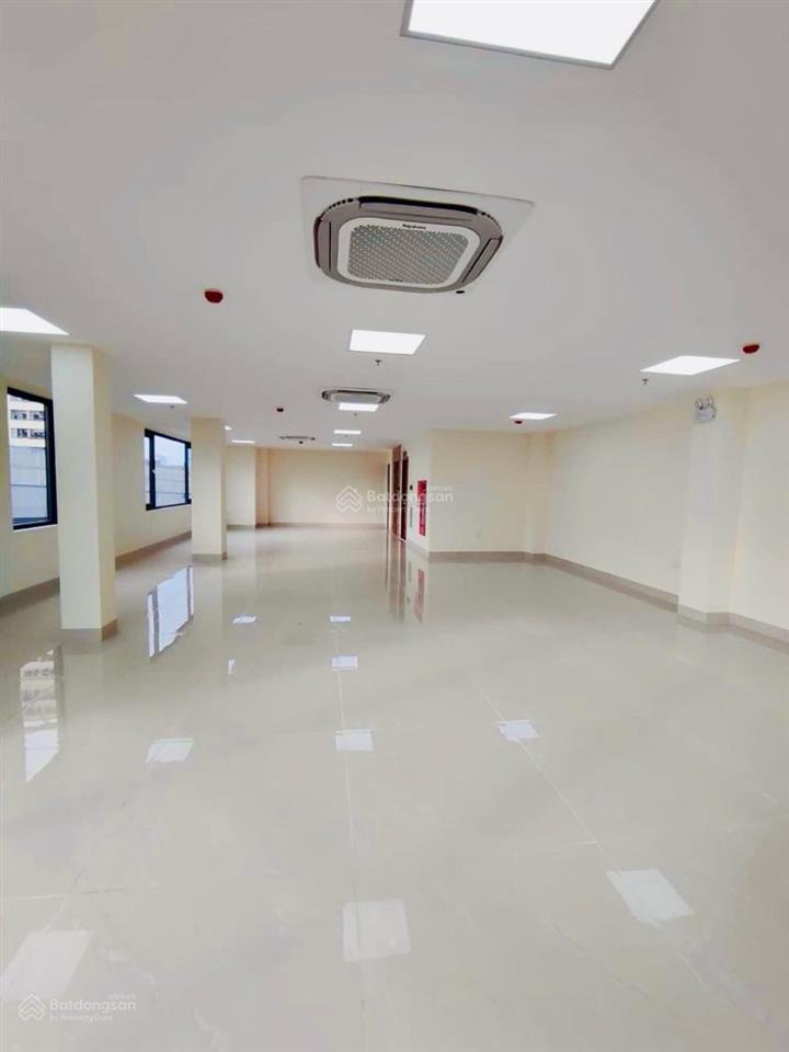 Toà văn phòng mặt phố  lô góc, vỉa hè ô tô tránh, kinh doanh  pccc, hoàn công đầy đủ