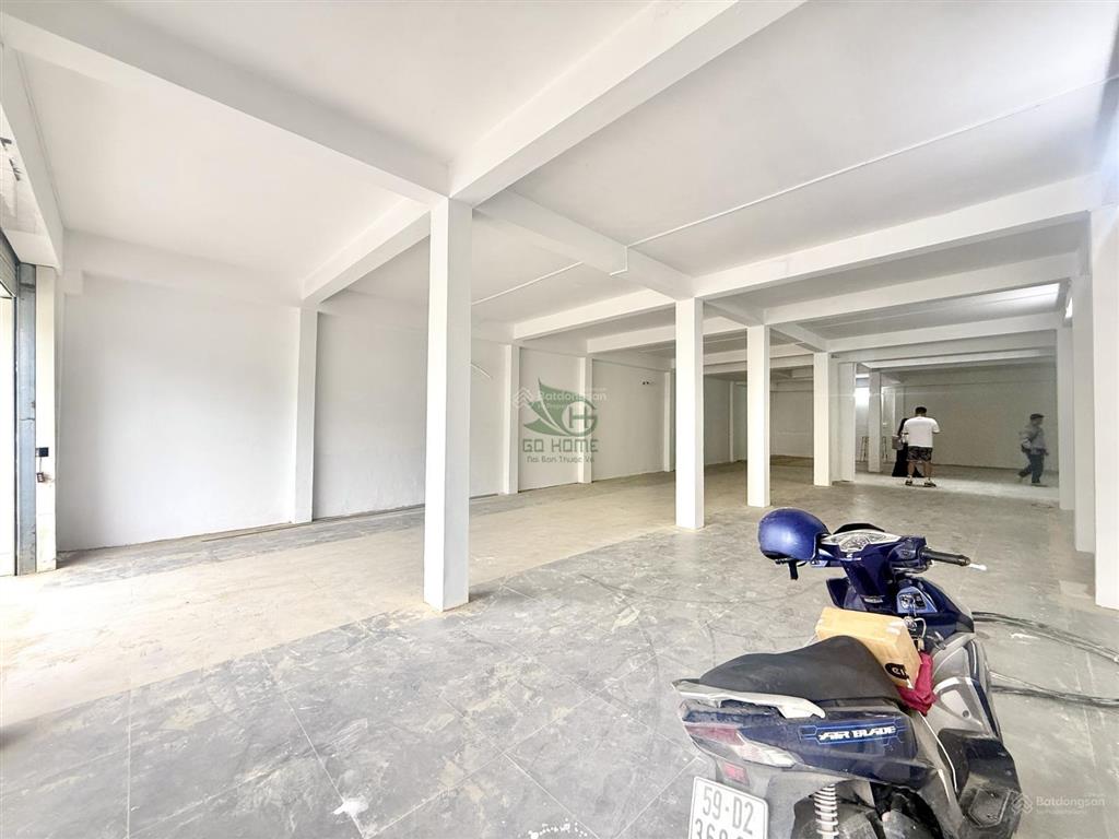 Cho thuê nhà kinh doanh 3 tầng trống 650m2 mặt tiền 23/10
