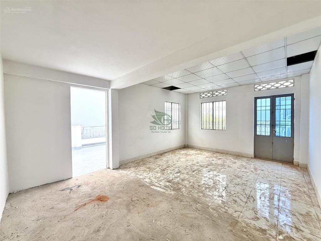 Cho thuê nhà kinh doanh 3 tầng trống 650m2 mặt tiền 23/10