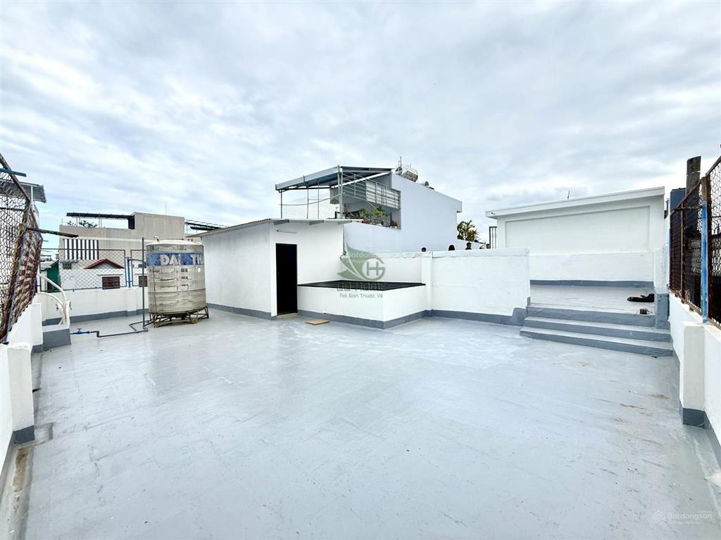 Cho thuê nhà kinh doanh 3 tầng trống 650m2 mặt tiền 23/10