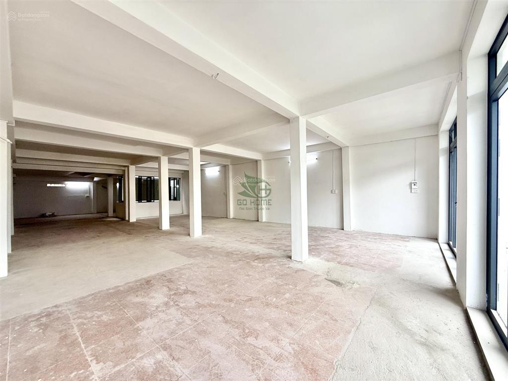 Cho thuê nhà kinh doanh 3 tầng trống 650m2 mặt tiền 23/10