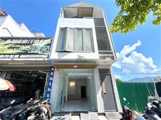 Cho thuê nhà ở kinh doanh 3 tầng 4 phòng ngủ mặt tiền chính khu vcn phước long