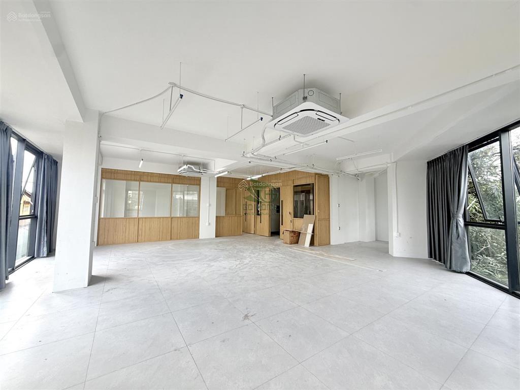 Cho thuê mặt bằng 165m2 tầng 2 có thang máy khu acc vườn xoài