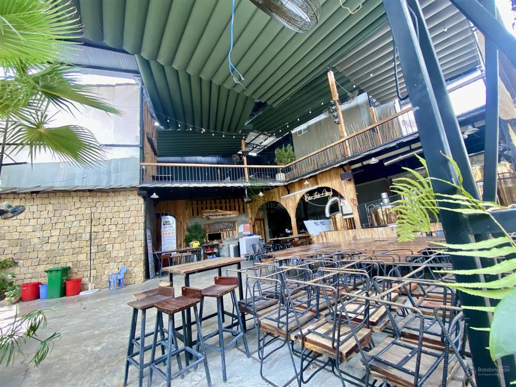 Cho thuê mặt bằng 300m2 lô góc 2 mặt tiền ngay trung tâm thành phố