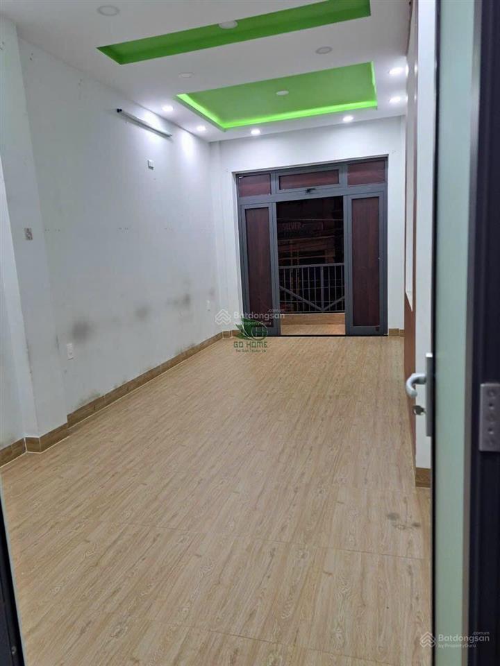 Cho thuê nhà ở kinh doanh 3 tầng mặt đường chính gần khu phố tây
