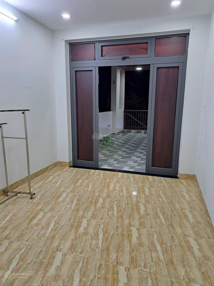 Cho thuê nhà ở kinh doanh 3 tầng mặt đường chính gần khu phố tây