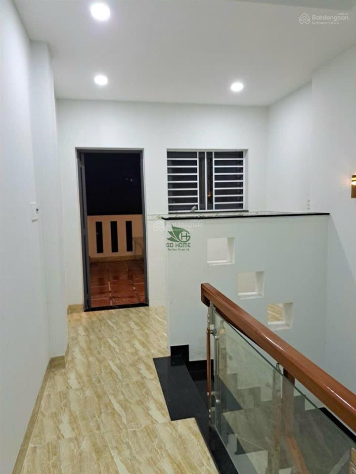 Cho thuê nhà ở kinh doanh 3 tầng mặt đường chính gần khu phố tây