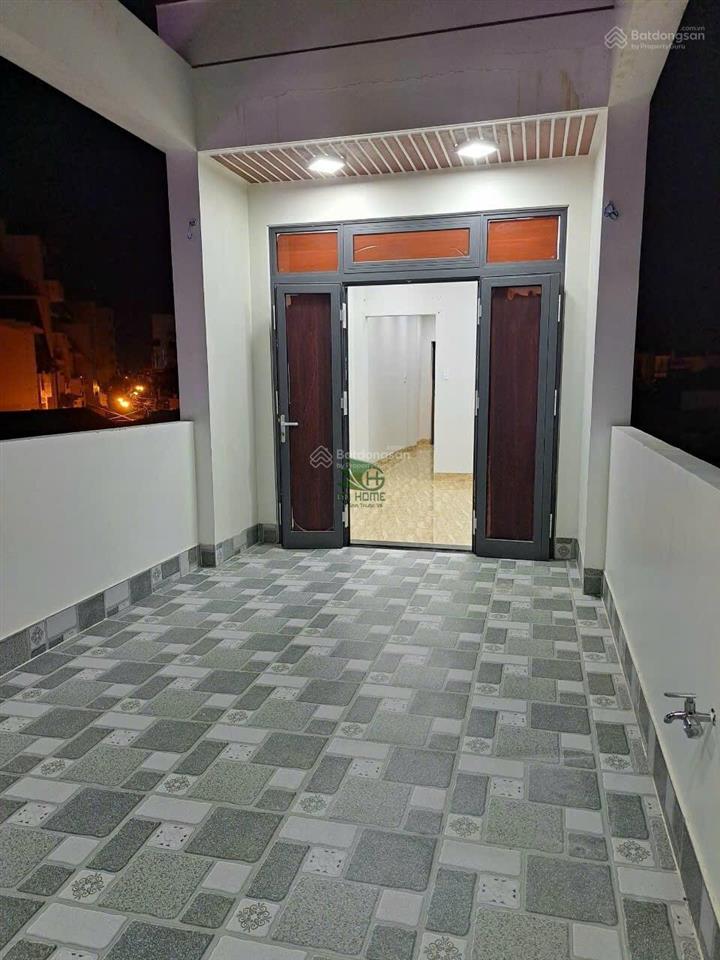 Cho thuê nhà ở kinh doanh 3 tầng mặt đường chính gần khu phố tây