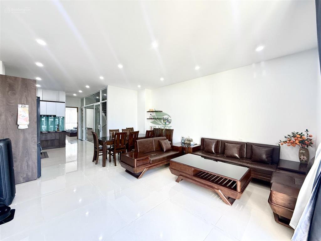 Cho thuê nhà mới ở kinh doanh 4 tầng có thang máy khu đô thị phước long