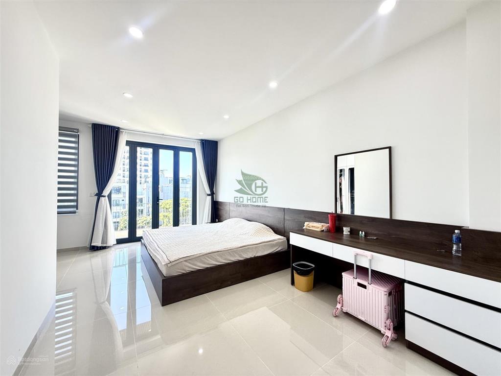 Cho thuê nhà mới ở kinh doanh 4 tầng có thang máy khu đô thị phước long