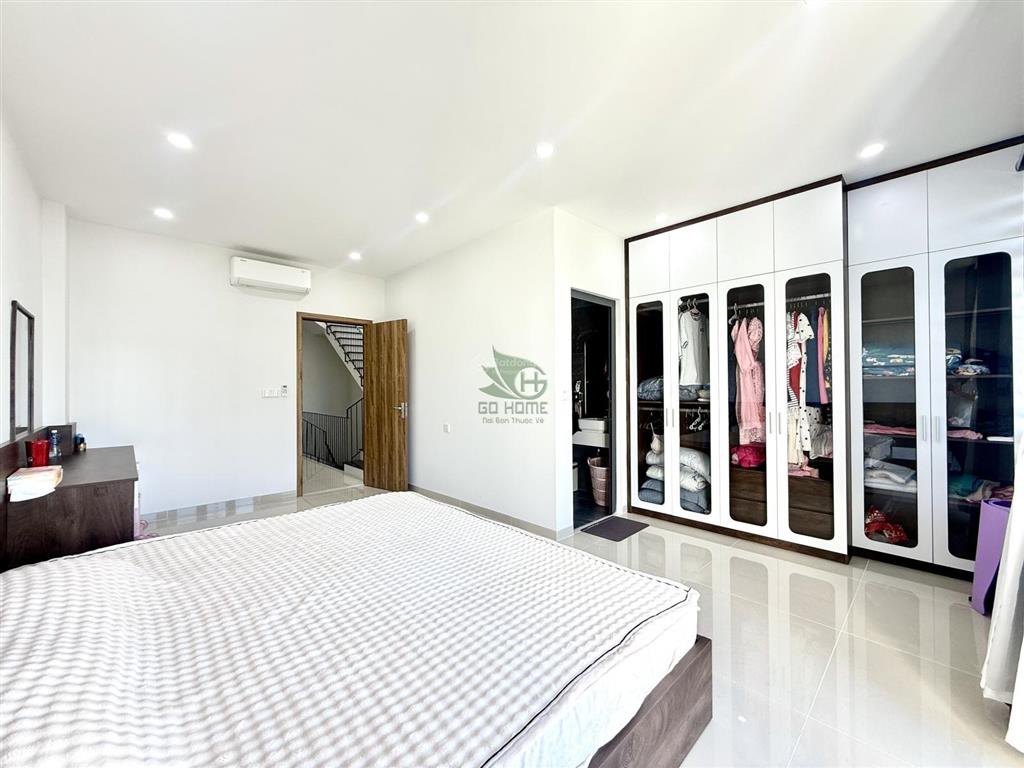 Cho thuê nhà mới ở kinh doanh 4 tầng có thang máy khu đô thị phước long