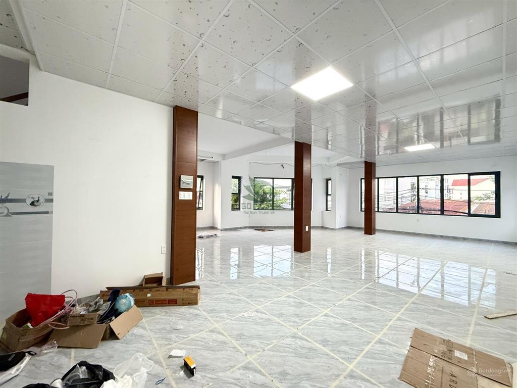 Cho thuê mặt bằng 2 tầng 220m2 góc 2 mặt tiền khu bàn cờ phước long