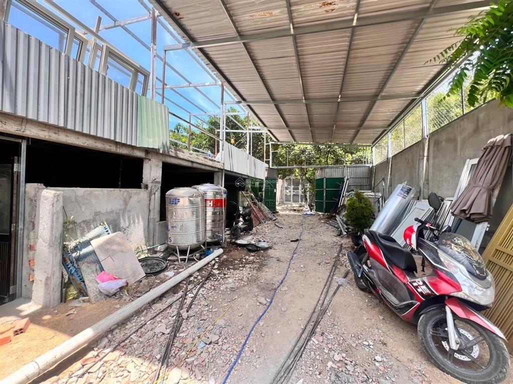 Cho thuê kho xưởng 400m2 khu vĩnh lương phía bắc nha trang