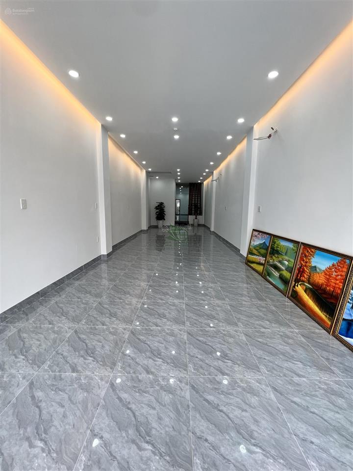 Cho thuê nhà kinh doanh 4 tầng siêu đẹp có thang máy mặt đường ngô gia tự