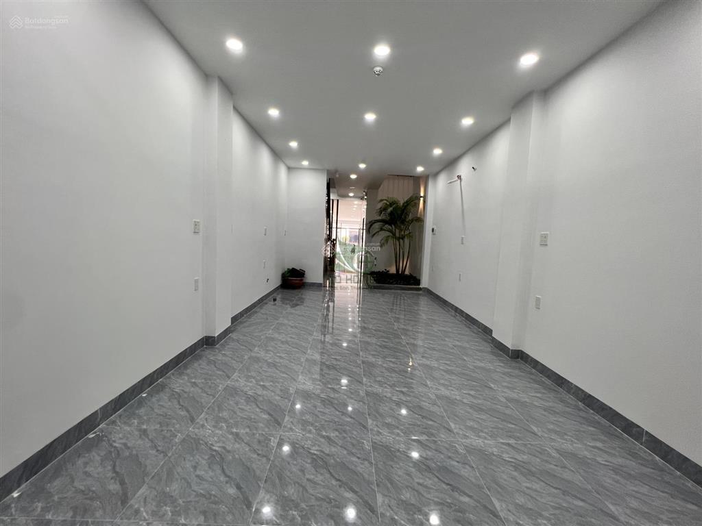Cho thuê nhà kinh doanh 4 tầng siêu đẹp có thang máy mặt đường ngô gia tự