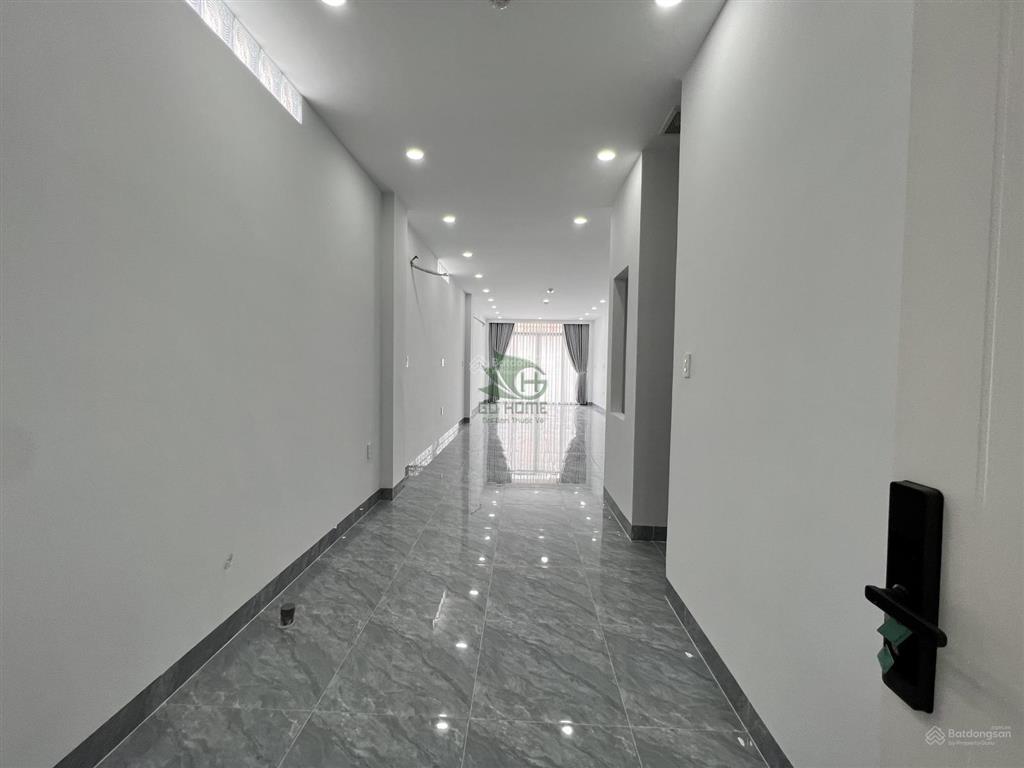 Cho thuê nhà kinh doanh 4 tầng siêu đẹp có thang máy mặt đường ngô gia tự