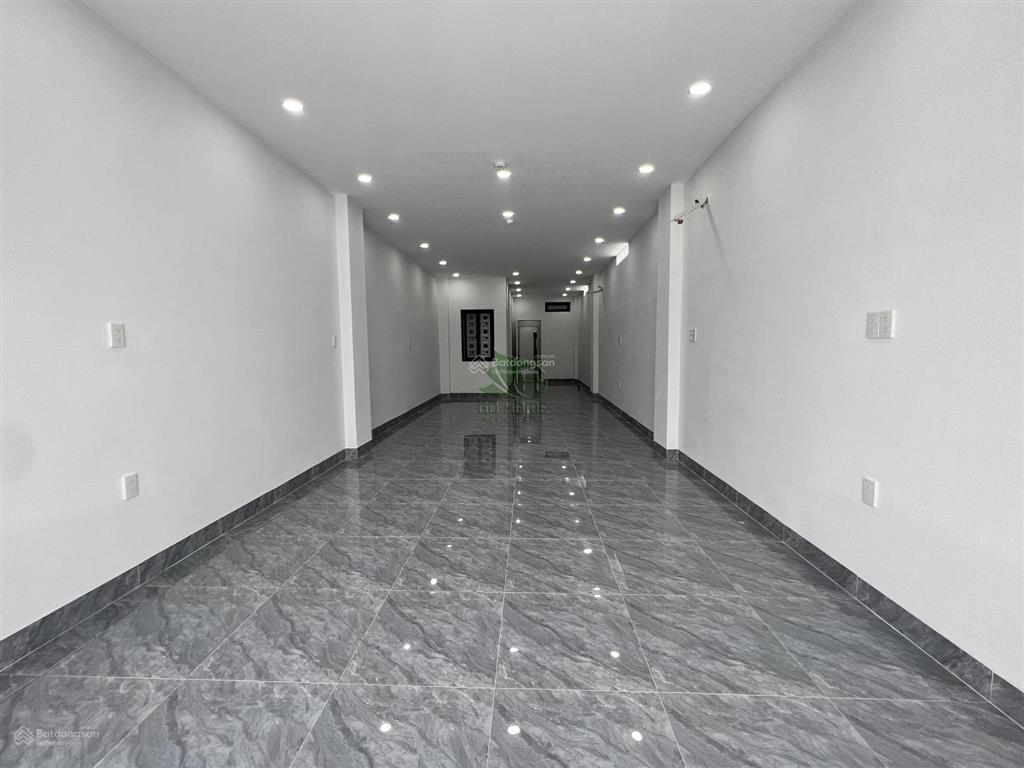 Cho thuê nhà kinh doanh 4 tầng siêu đẹp có thang máy mặt đường ngô gia tự