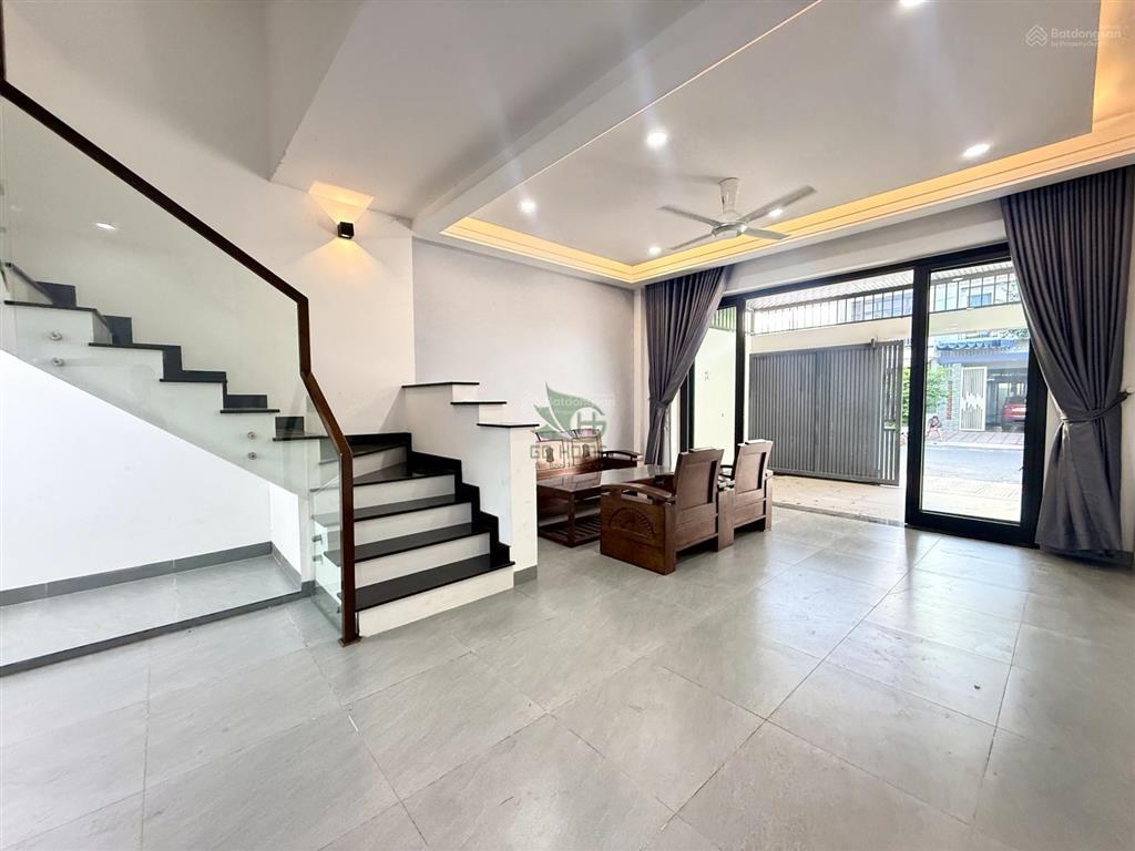 Cho thuê nhà ở kinh doanh 3 phòng khu đô thị mỹ gia