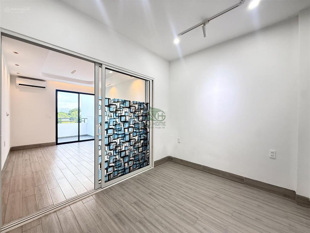 Cho thuê nhà ở kinh doanh 3 phòng khu đô thị mỹ gia