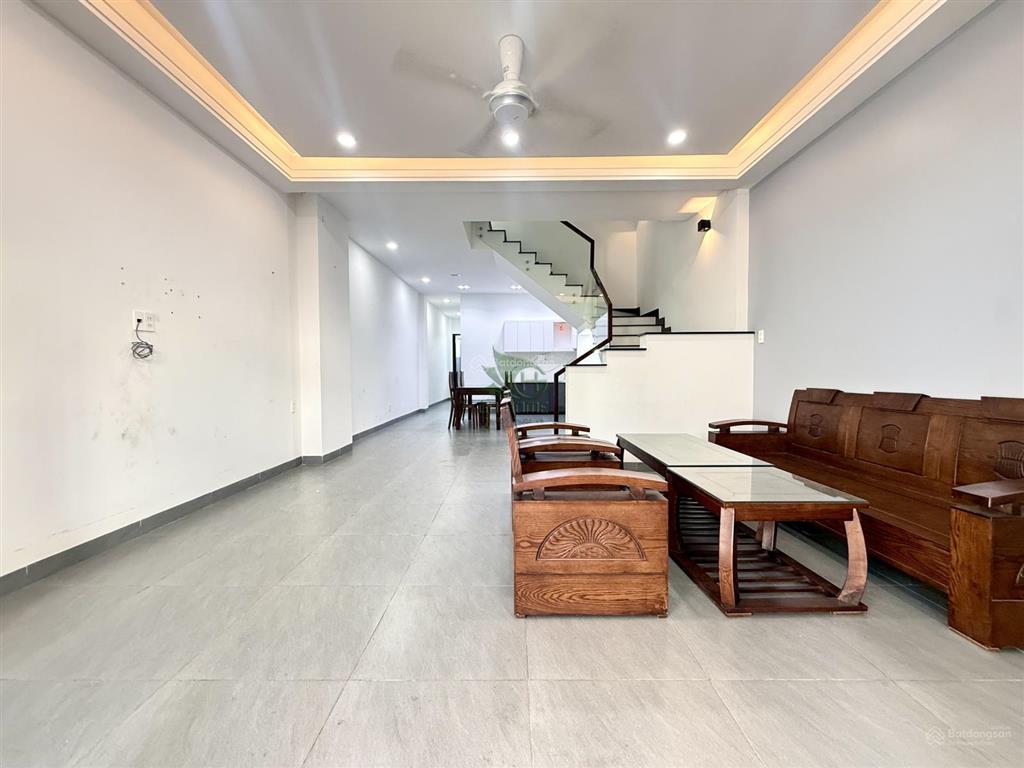 Cho thuê nhà ở kinh doanh 3 phòng khu đô thị mỹ gia