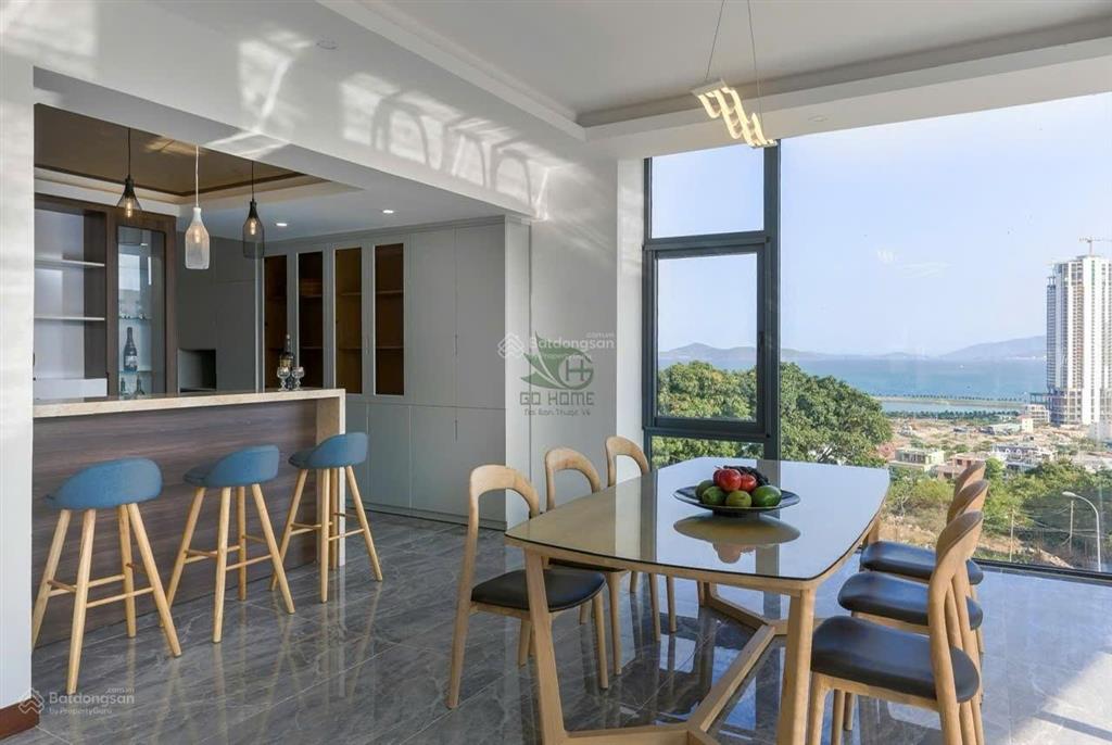 Villa view toàn cảnh vịnh nha trang siêu đẹp  có sân vườn  có thang máy