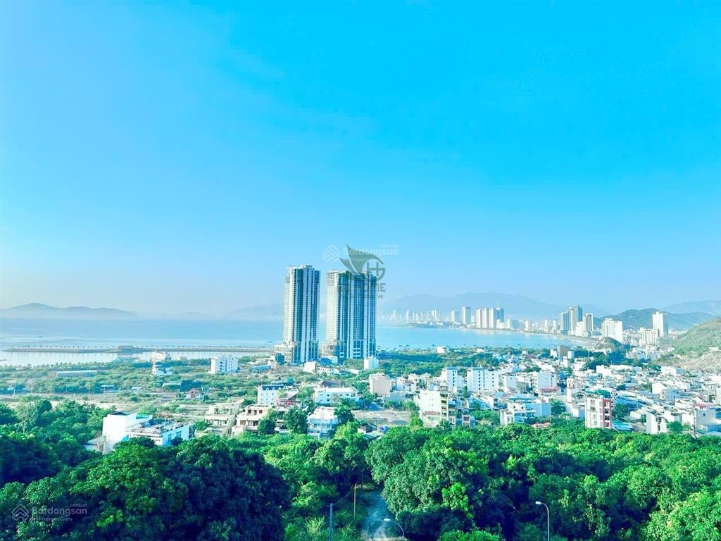 Villa view toàn cảnh vịnh nha trang siêu đẹp  có sân vườn  có thang máy