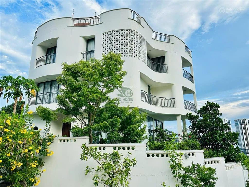 Villa view toàn cảnh vịnh nha trang siêu đẹp  có sân vườn  có thang máy