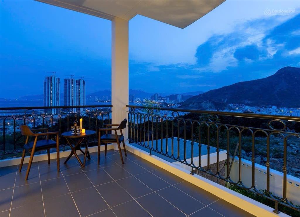 Villa view toàn cảnh vịnh nha trang siêu đẹp  có sân vườn  có thang máy