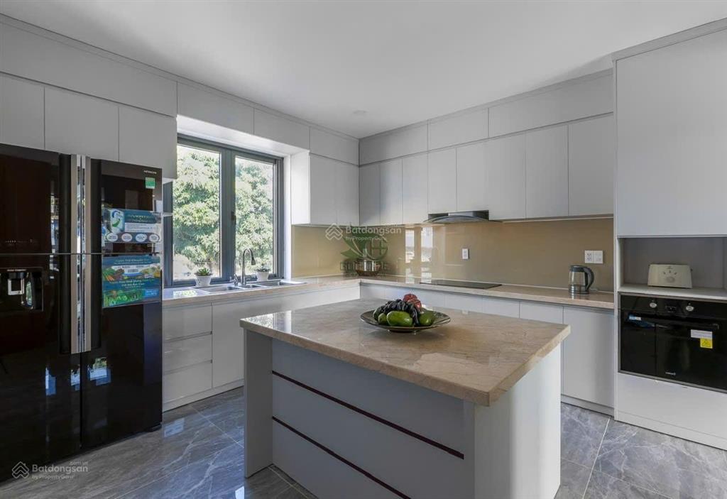 Villa view toàn cảnh vịnh nha trang siêu đẹp  có sân vườn  có thang máy