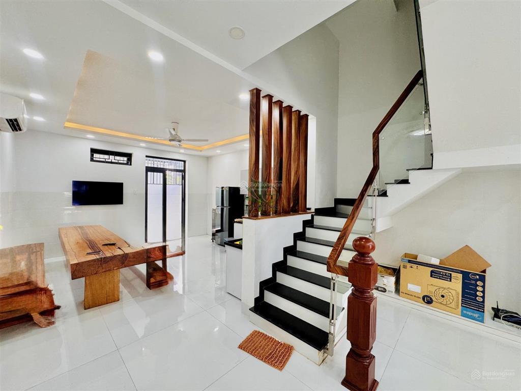 Cho thuê nhà nguyên căn 3 tầng 4 phòng ngủ full nội thất khu đô thị mỹ gia