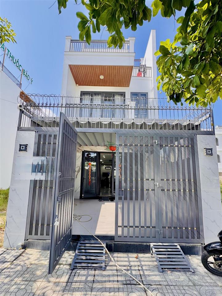 Cho thuê nhà nguyên căn 3 tầng 4 phòng ngủ full nội thất khu đô thị mỹ gia