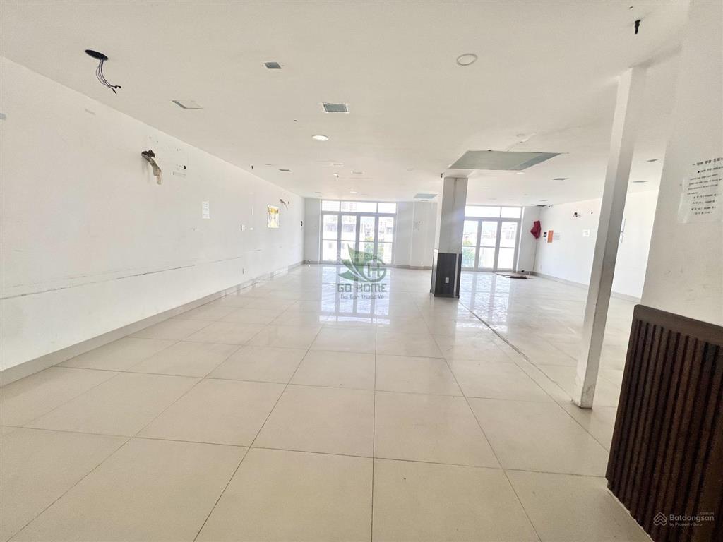 Cho thuê nhà kinh doanh 4 tầng thông suốt có thang máy mặt đường chính khu hà quang 2