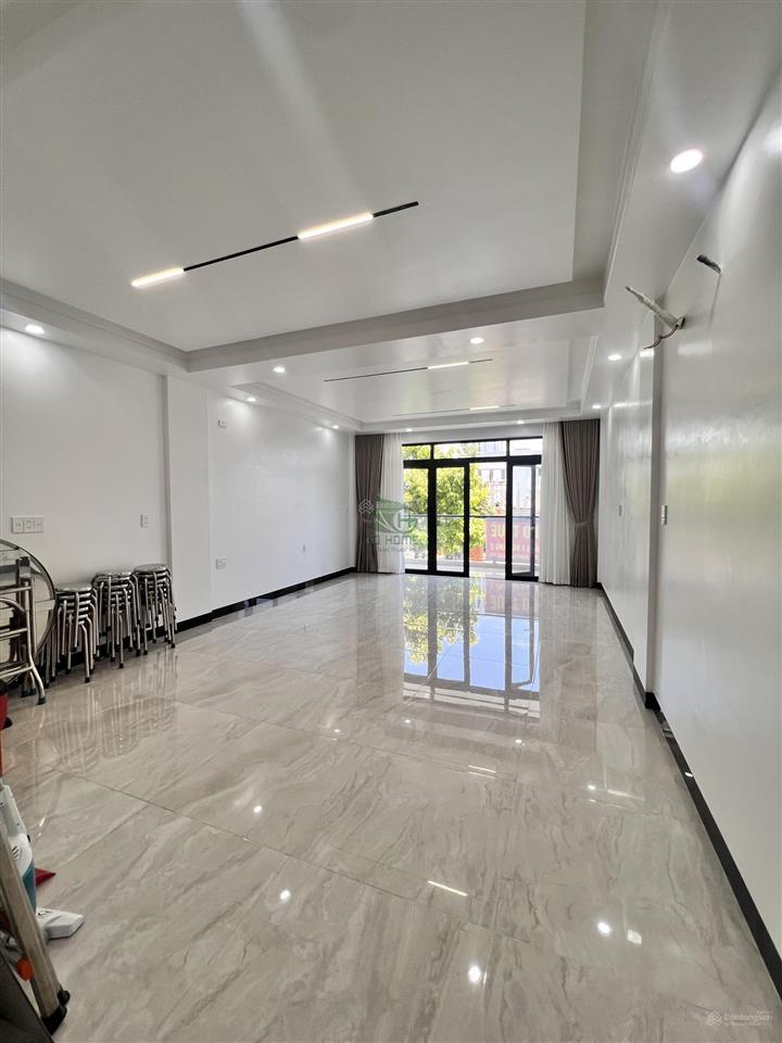 Cho thuê mặt bằng 2 tầng mặt đường chính khu vcn phước long gần dự án sungroup