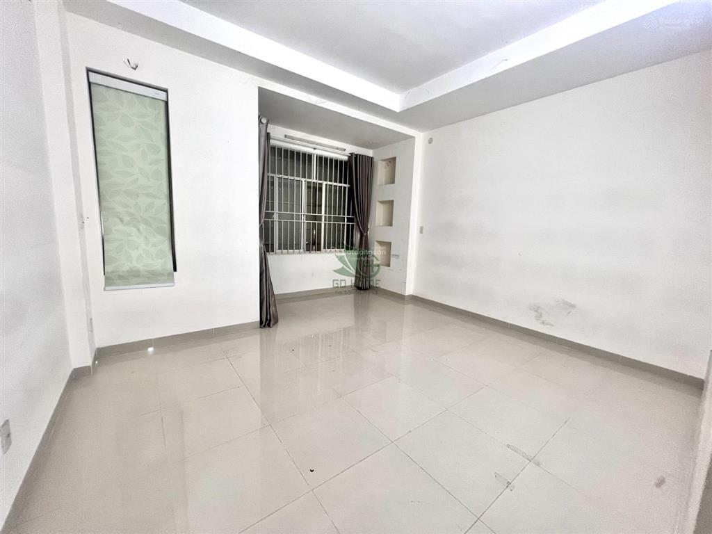 Cho thuê nhà ở kinh doanh 4 tầng vị trí siêu đẹp gần ngã tư khu trung tâm thành phố
